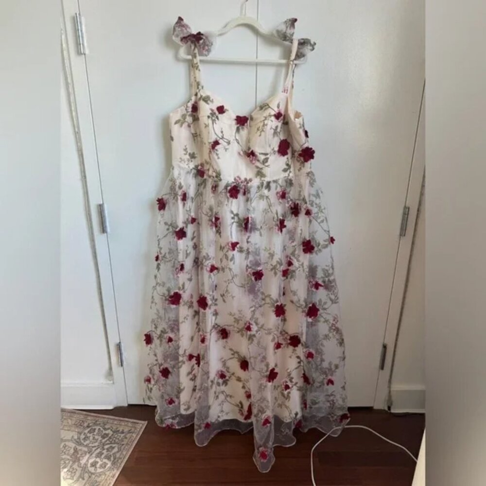 AW Bridal Floral Dress Size 24